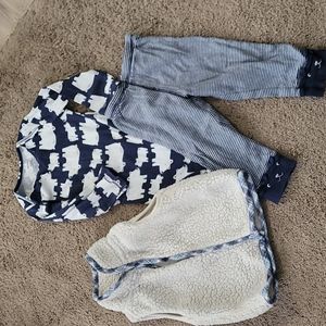 Lot matching set bear outfit size 12 months carter's